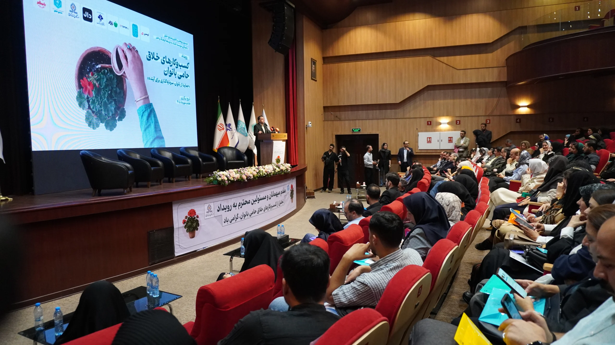 حضور CVC پاسارگاد در رویداد کسب‌وکارهای خلاق حامی بانوان